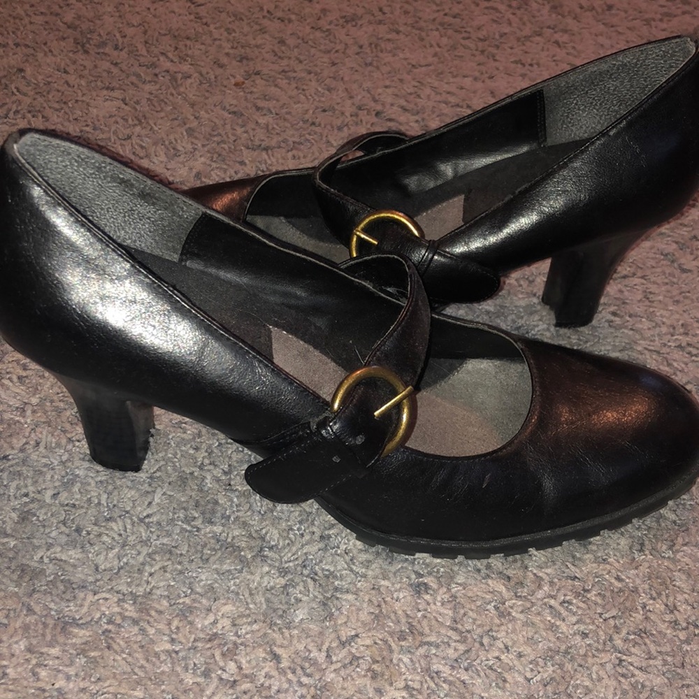 Black heeled shoes